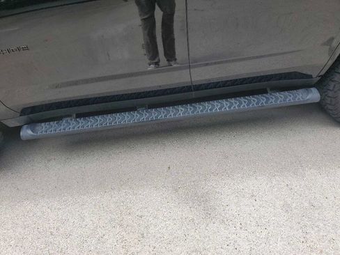 Used 2021 Chevrolet Tahoe Z71 w/ Z71 Off-Road Package image 17