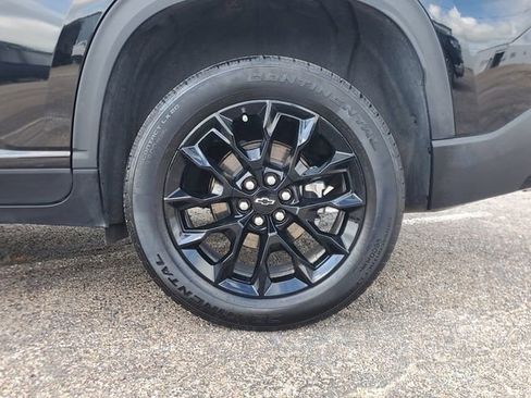 Used 2025 Chevrolet Traverse LT w/ Midnight/Sport Edition FWD image 8