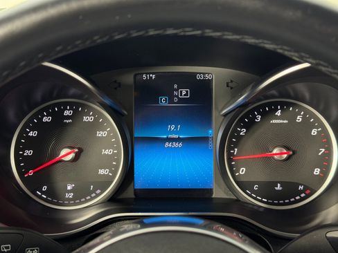 Used 2022 Mercedes-Benz GLC 300 4MATIC w/ AMG Line image 18