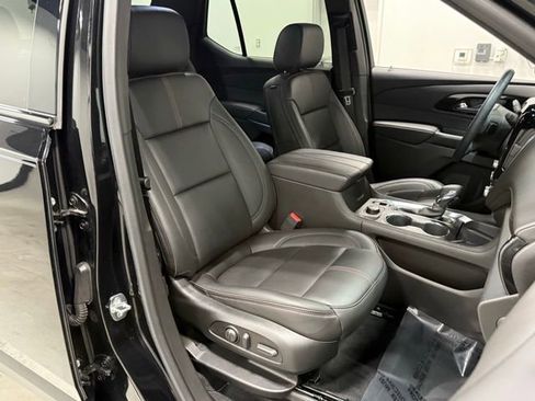 Used 2023 Chevrolet Traverse RS image 38