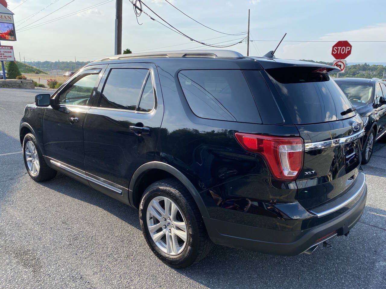 Used 2018 Ford Explorer XLT w/ Equipment Group 201A AWD/4WD image 7