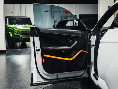 Used 2023 Lamborghini Urus Performante image 16