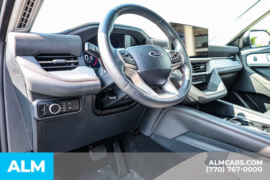 Used 2025 Ford Explorer Active RWD image 28