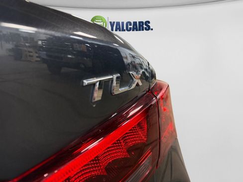 Used 2015 Acura TLX w/ Technology Package FWD image 9
