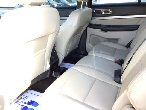 Used 2019 Ford Explorer XLT w/ Equipment Group 202A image 14