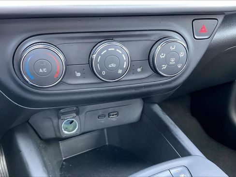 Certified 2025 Chevrolet Trax RS w/ Driver Confidence Package image 31