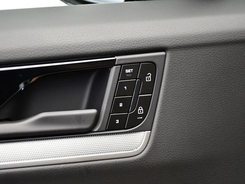 Certified 2025 Porsche Cayenne E-Hybrid Coupe AWD/4WD image 39