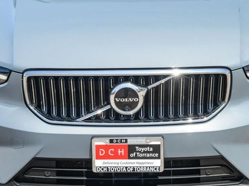 Used 2023 Volvo XC40 B5 Plus AWD/4WD image 5
