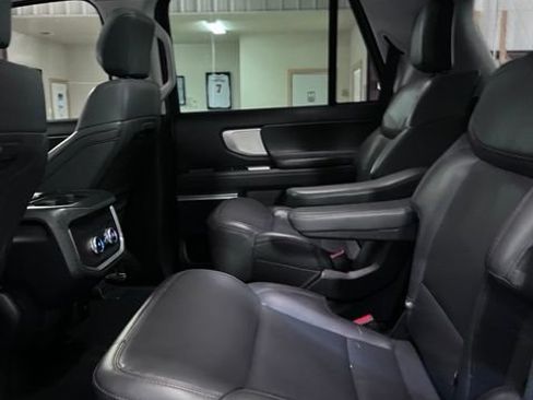 Used 2025 Ford Expedition Active AWD/4WD image 12