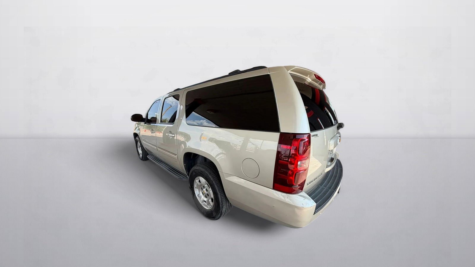 Used 2014 Chevrolet Suburban LT RWD image 9