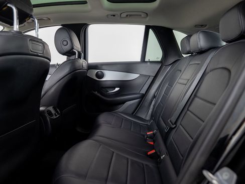 Used 2019 Mercedes-Benz GLC 300 4MATIC w/ Premium Package image 18