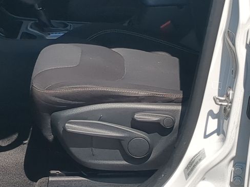 Used 2015 Jeep Cherokee Latitude FWD image 12