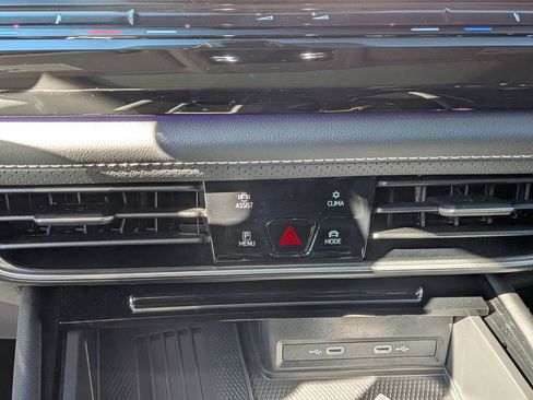 Used 2025 Volkswagen Atlas SEL Premium R-Line image 30