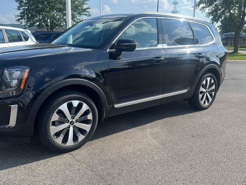 Used 2022 Kia Telluride EX w/ EX Premium Package FWD image 10