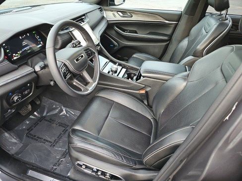 Used 2023 Jeep Grand Cherokee Overland w/ Luxury Tech Group IV image 20