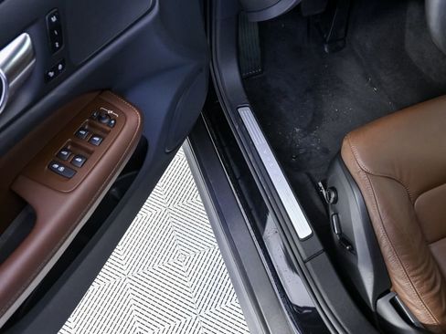 Certified 2025 Volvo V60 B5 Cross Country Plus image 9