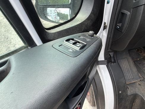 Used 2024 RAM ProMaster 2500 w/ Convenience Group FWD image 16