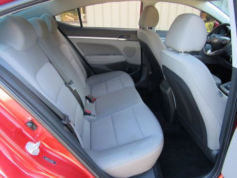 Used 2020 Hyundai Elantra SEL FWD image 7