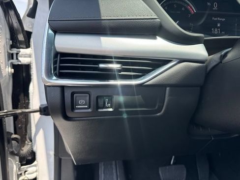 Used 2021 Cadillac XT4 Premium Luxury w/ Cold Weather Package AWD/4WD image 16