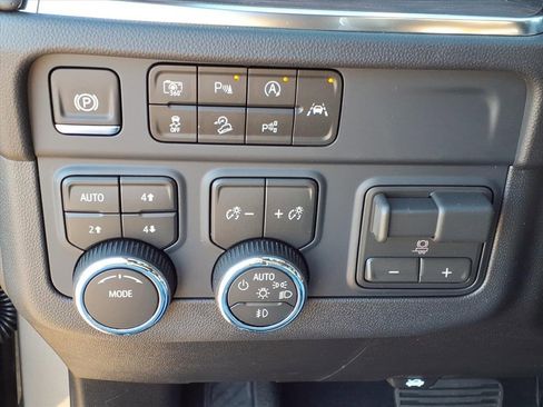 New 2026 Chevrolet Suburban Premier w/ Sun And Tow Package image 27