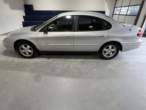 Used 2005 Ford Taurus SE FWD image 1