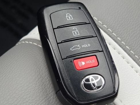 Used 2025 Toyota Camry SE FWD image 36