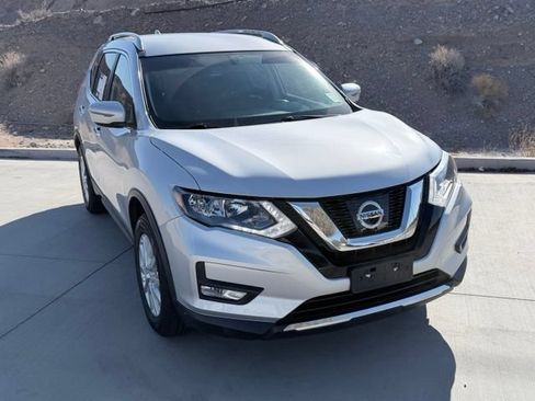 Used 2017 Nissan Rogue SV AWD/4WD image 3