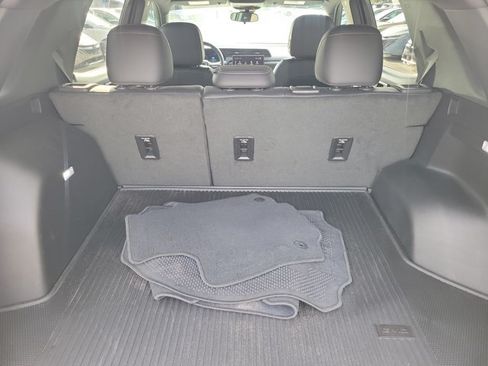 Used 2025 GMC Terrain Elevation w/ Elevation Premium Package AWD/4WD image 9