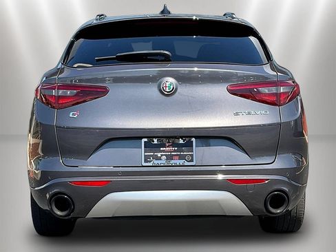 Used 2023 Alfa Romeo Stelvio Ti AWD/4WD image 5