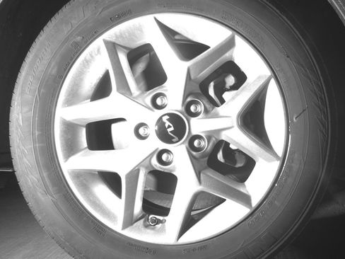 Used 2025 Kia Soul LX w/ LX Technology Package image 18