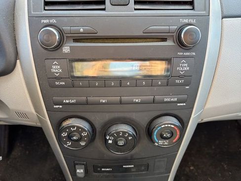 Used 2013 Toyota Corolla LE image 18