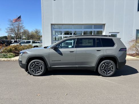 New 2026 Jeep Cherokee Laredo image 2