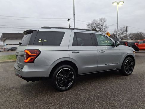 Used 2023 Ford Expedition Limited image 11