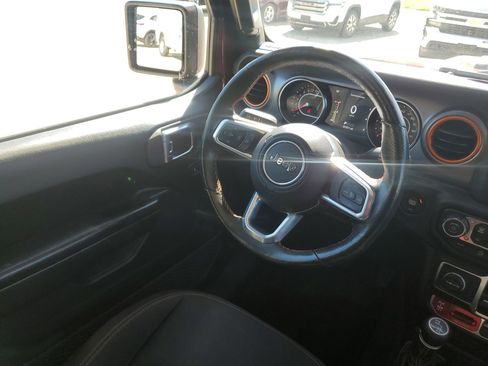 Used 2021 Jeep Gladiator Mojave w/ Cold Weather Group AWD/4WD image 17