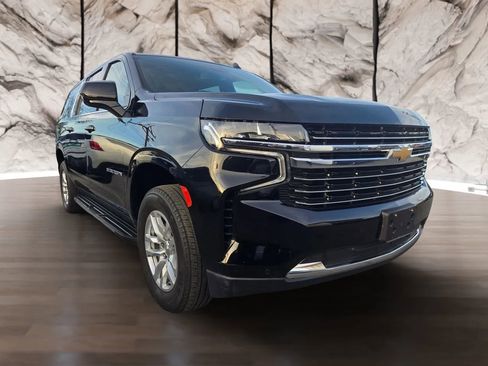 Used 2024 Chevrolet Suburban LT image 3