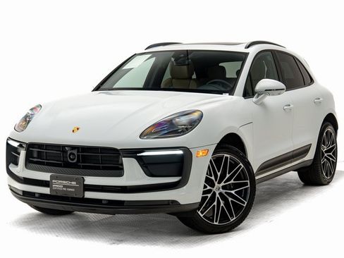 Used 2025 Porsche Macan image 1