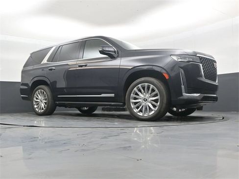 Used 2022 Cadillac Escalade Premium Luxury image 40