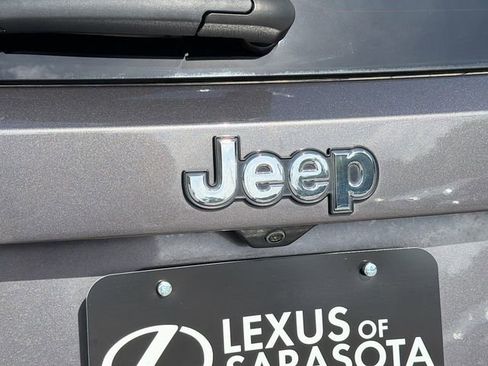 Used 2017 Jeep Renegade Latitude w/ Popular Equipment Group FWD image 41