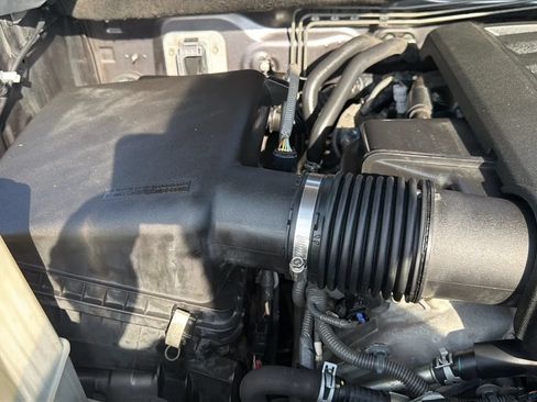 Used 2012 Toyota Tundra 4x4 CrewMax w/ SR5 Pkg image 35