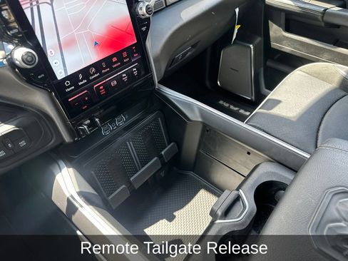 Used 2025 RAM 2500 Laramie AWD/4WD image 19