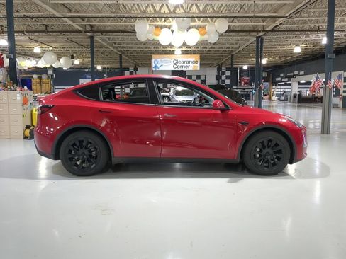 Used 2022 Tesla Model Y Long Range AWD/4WD image 6