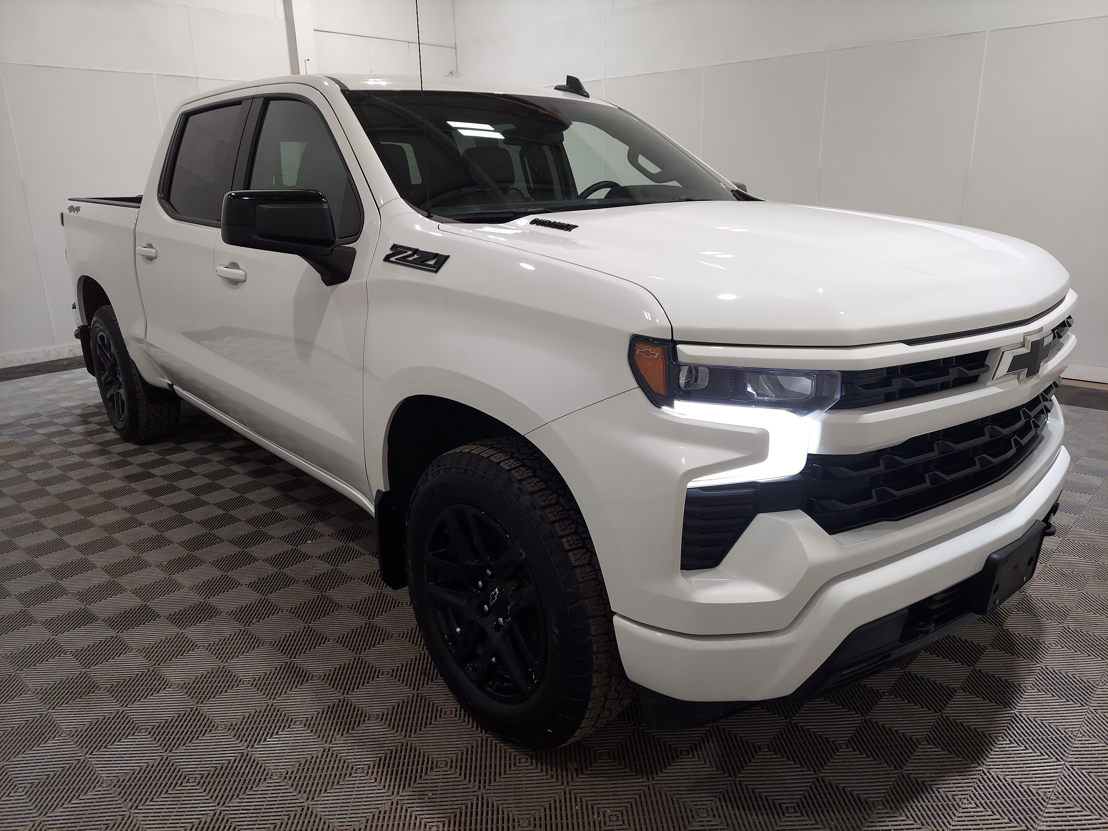 Used 2024 Chevrolet Silverado 1500 RST w/ Convenience Package II AWD/4WD image 4