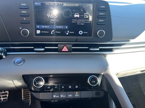 Certified 2025 Hyundai Elantra Sport image 11