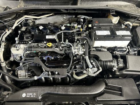 Used 2025 Toyota Corolla Cross XLE w/ Convenience Package FWD image 11