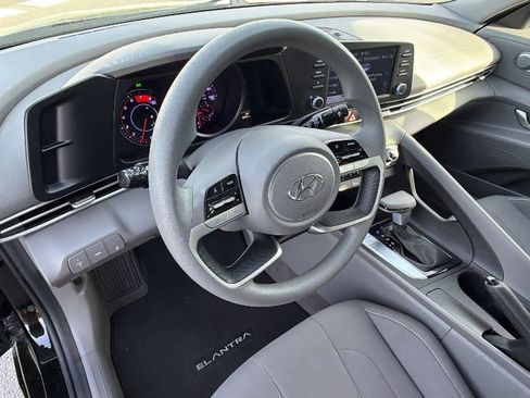 Used 2023 Hyundai Elantra SEL image 10