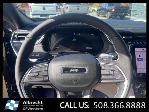 New 2025 Jeep Grand Cherokee Limited w/ Luxury Tech Group II image 21