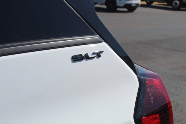 Used 2024 GMC Terrain SLT w/ Infotainment Package II FWD image 14