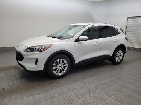Used 2020 Ford Escape SE FWD image 2