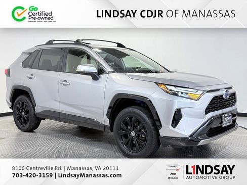 Used 2024 Toyota RAV4 SE image 1