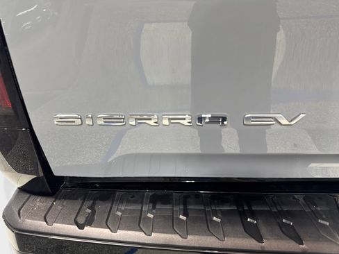 Used 2024 GMC Sierra EV Denali AWD/4WD image 24